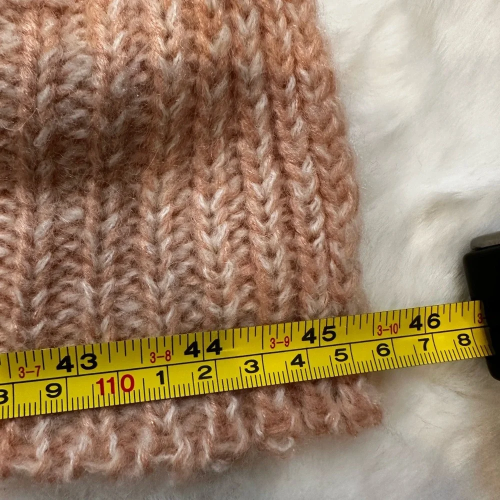 UGG Soft Knit blanket in Light Pink-start with darker pink and it get lighter